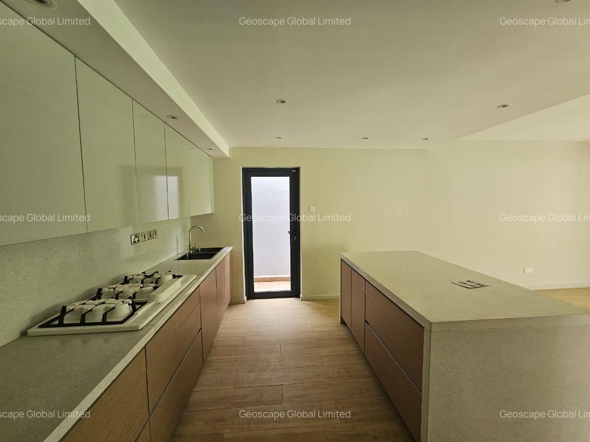 5 Bed House with En Suite in Spring Valley - 5
