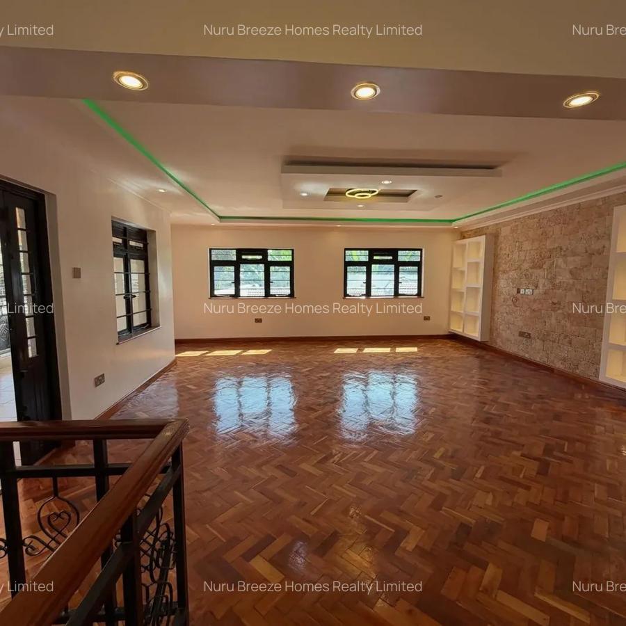 5 Bed House with En Suite in Runda - 16