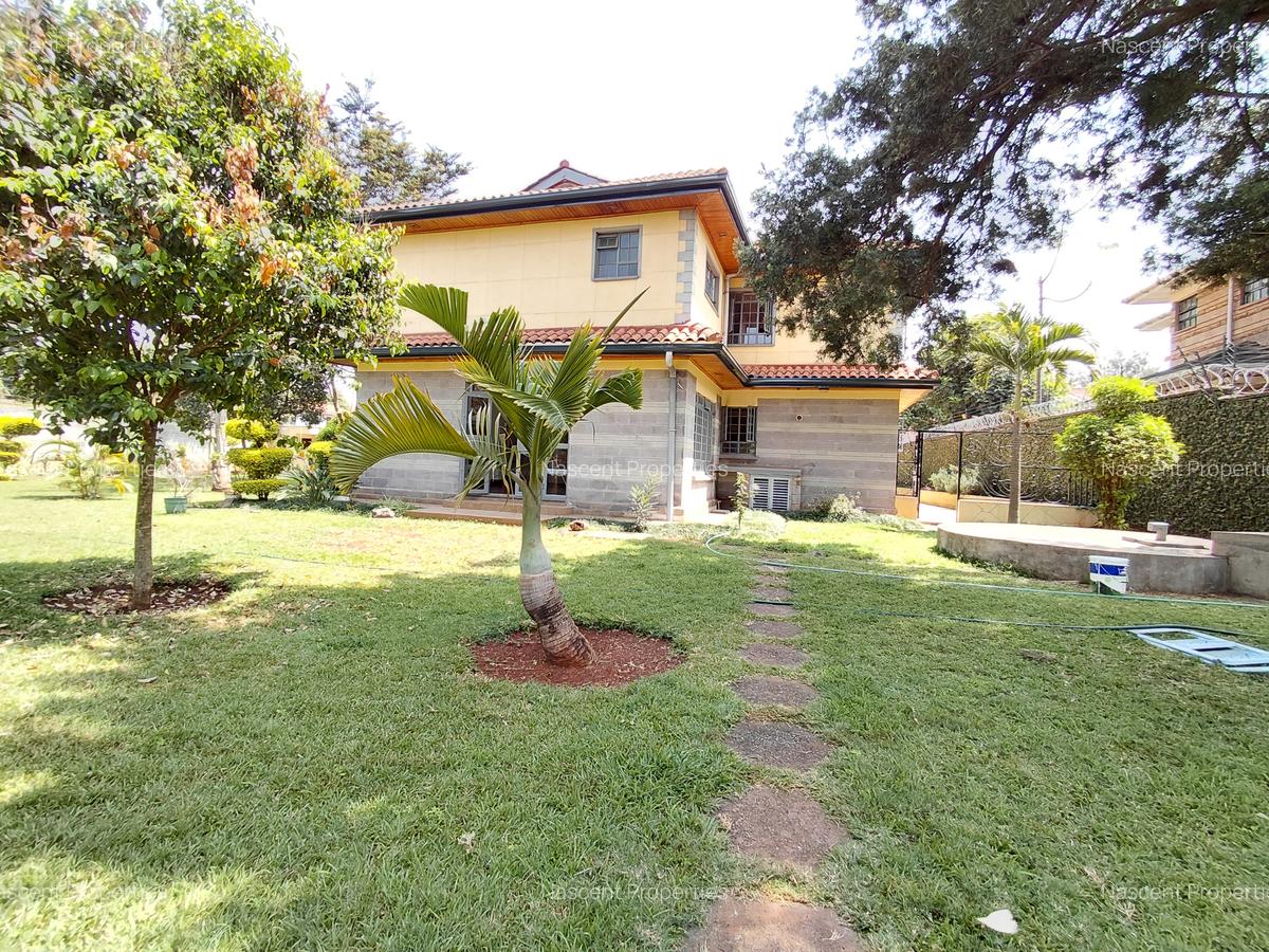 5 Bed House with En Suite in Runda - 1