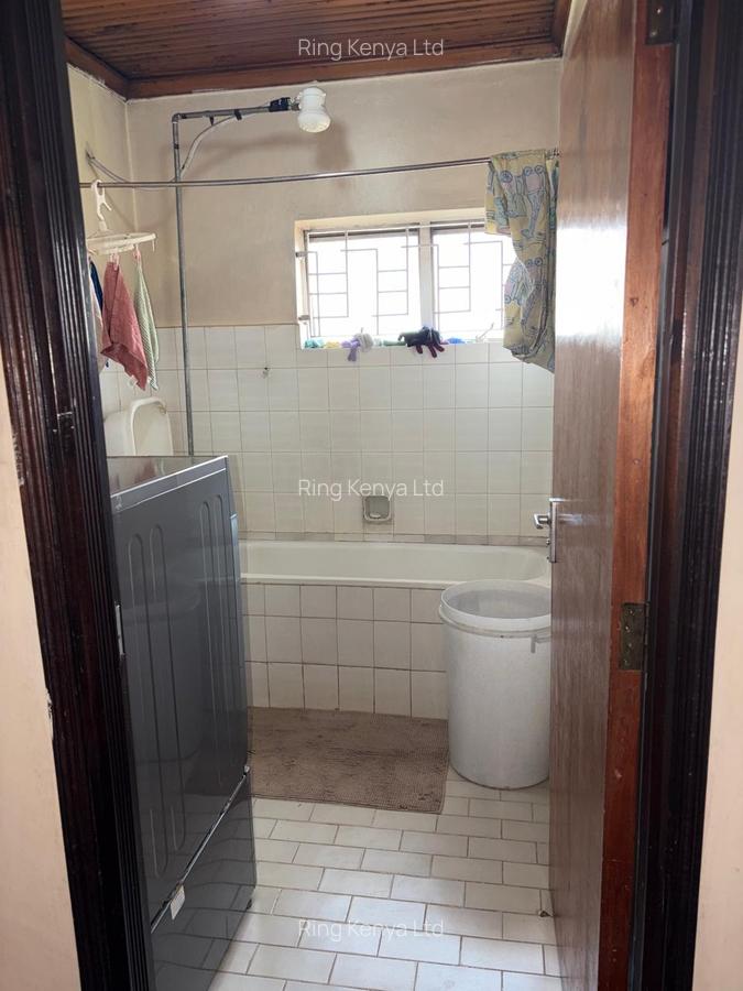 4 Bed House with En Suite in Lavington - 14