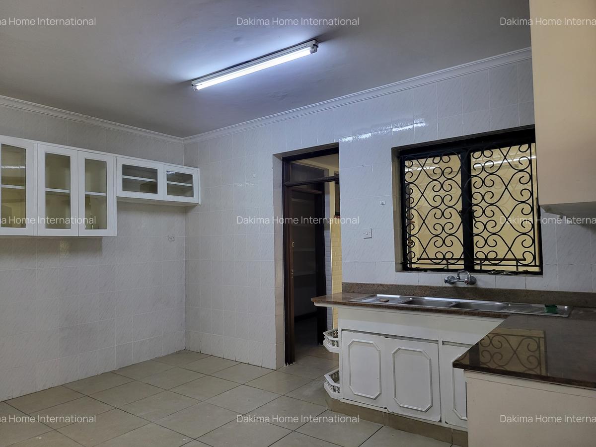 5 Bed Townhouse with En Suite in Nyari - 3