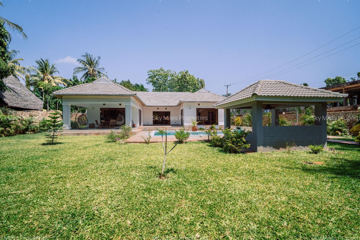 3 Bed Villa with En Suite at La-Marina - 14