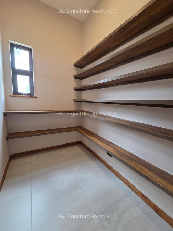 4 Bed Apartment with En Suite in Loresho - 10