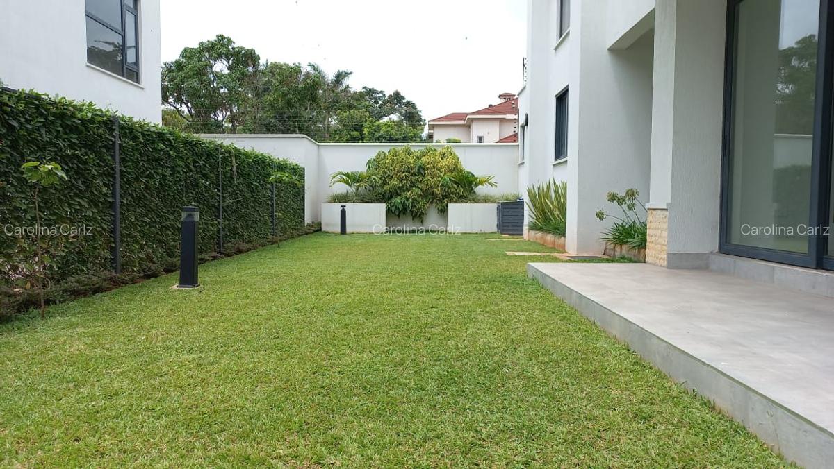 5 Bed Townhouse with En Suite in Lavington - 1