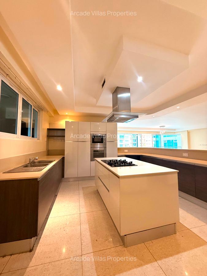 3 Bed Apartment with En Suite in Riverside - 9