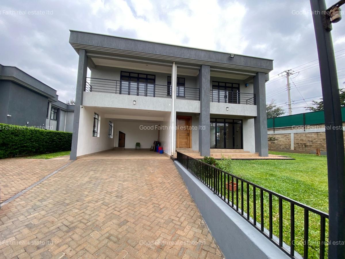 5 Bed House with En Suite in Ridgeways - 2