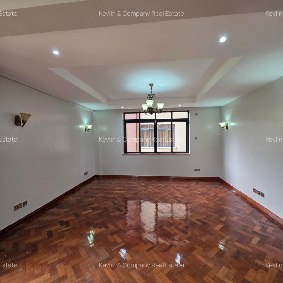 4 Bed Apartment with En Suite in Riverside - 10