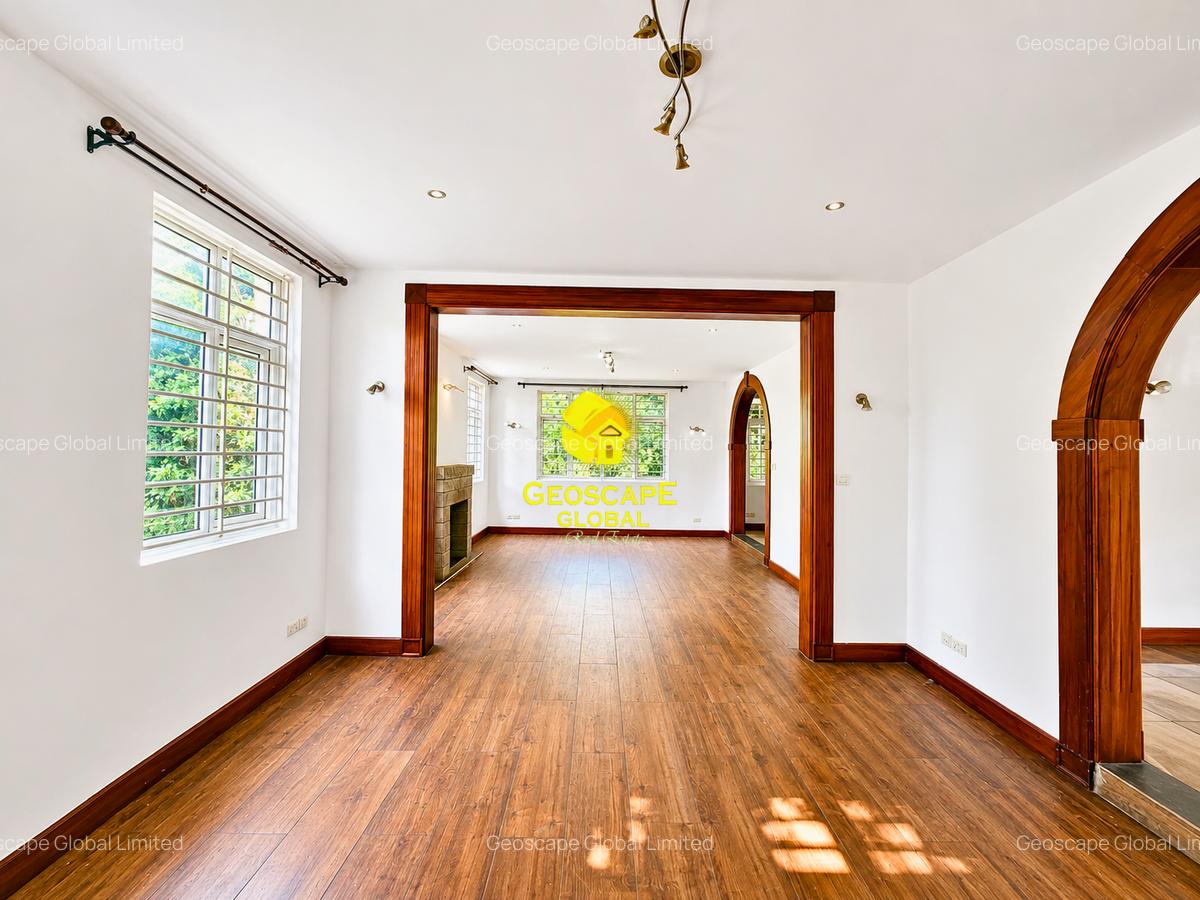 5 Bed House with En Suite in Rosslyn - 6