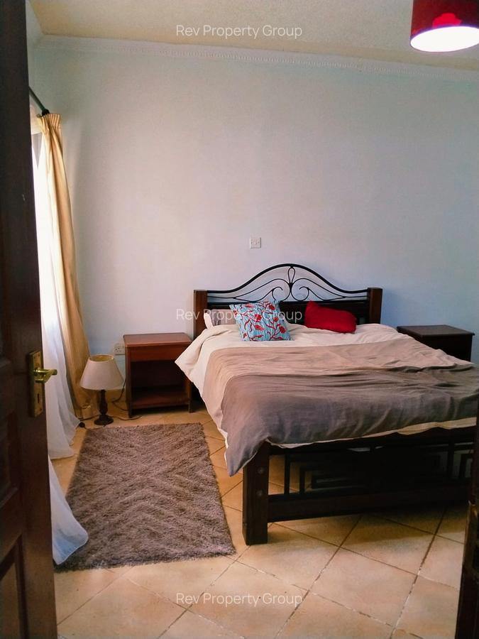 2 Bed House with En Suite in Rosslyn - 11