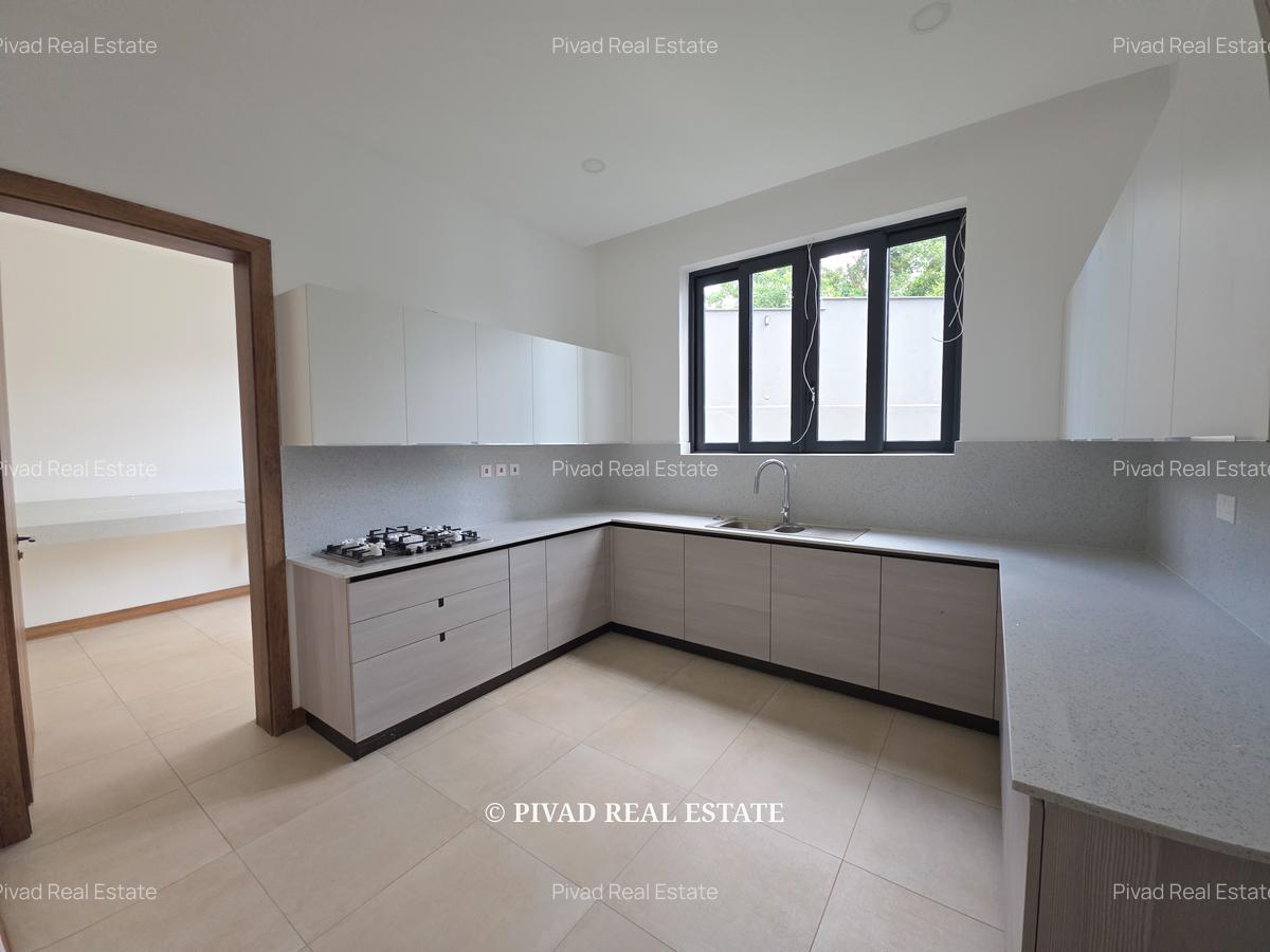 5 Bed House with Garden in Nyari - 13