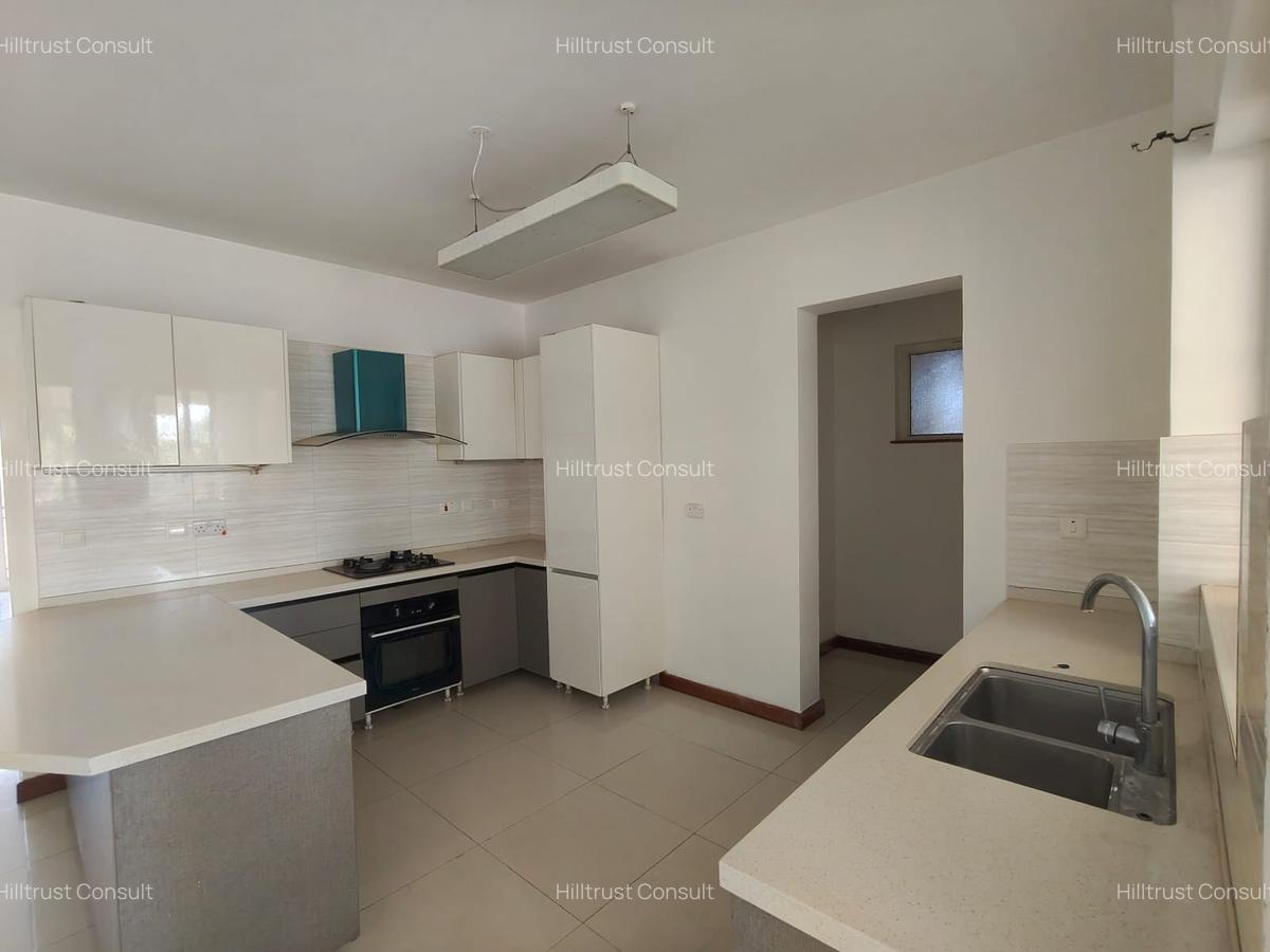 4 Bed Apartment with En Suite in Parklands - 2