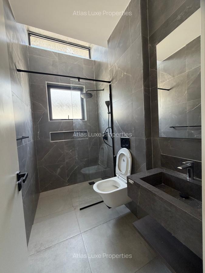 5 Bed Townhouse with En Suite at Old Runda - 15