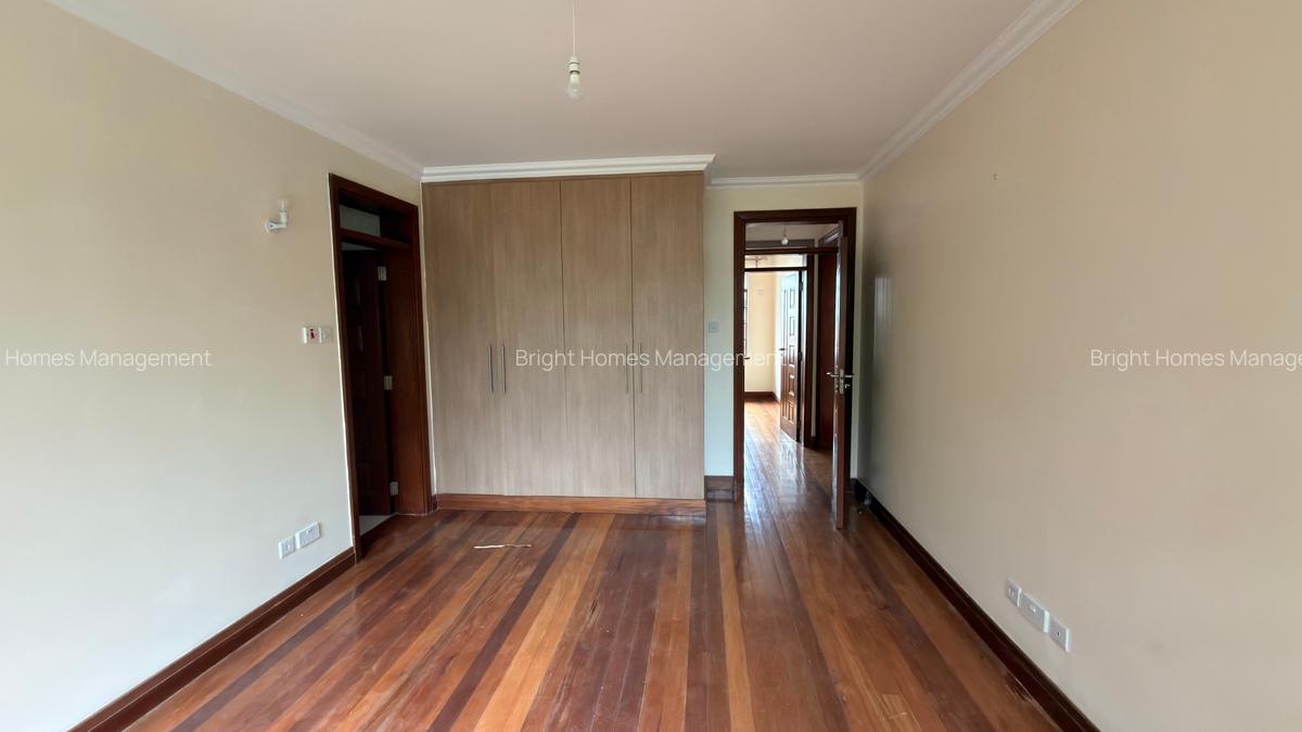 5 Bed Townhouse with En Suite in Lavington - 14