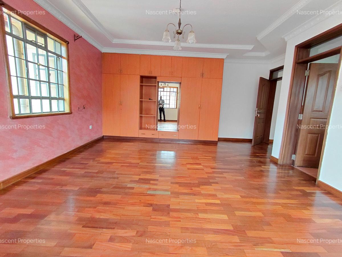 5 Bed House with En Suite in Runda - 3