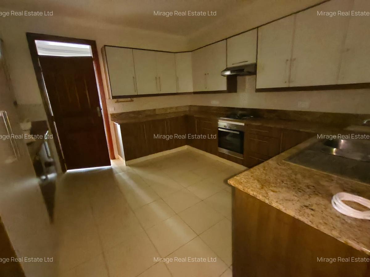 3 Bed Apartment with En Suite in Riverside - 6