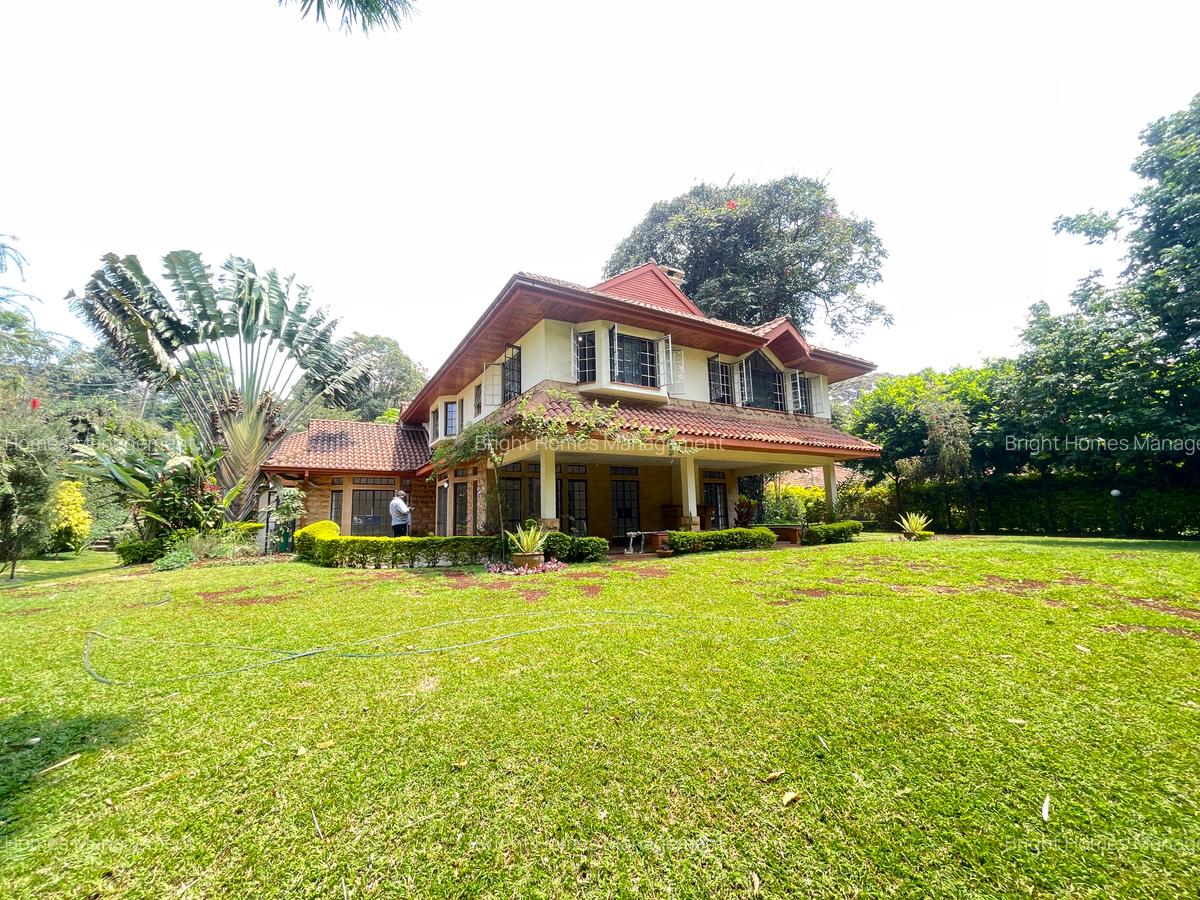 5 Bed Villa with En Suite in Rosslyn - 1