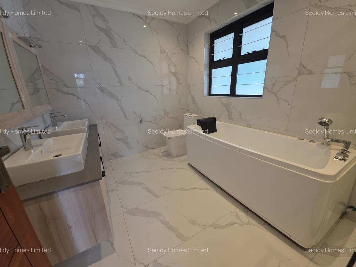 6 Bed House with En Suite in Runda - 12
