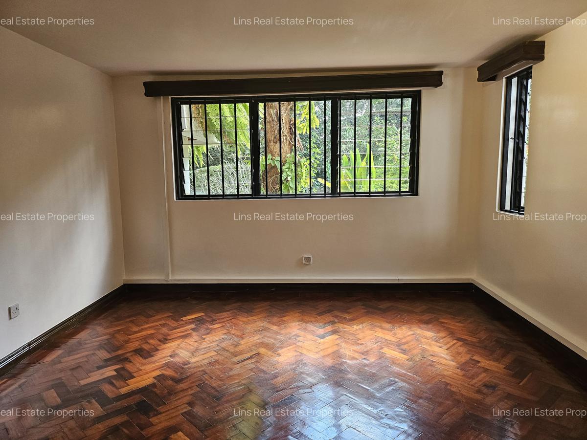 5 Bed House with En Suite in Runda - 17
