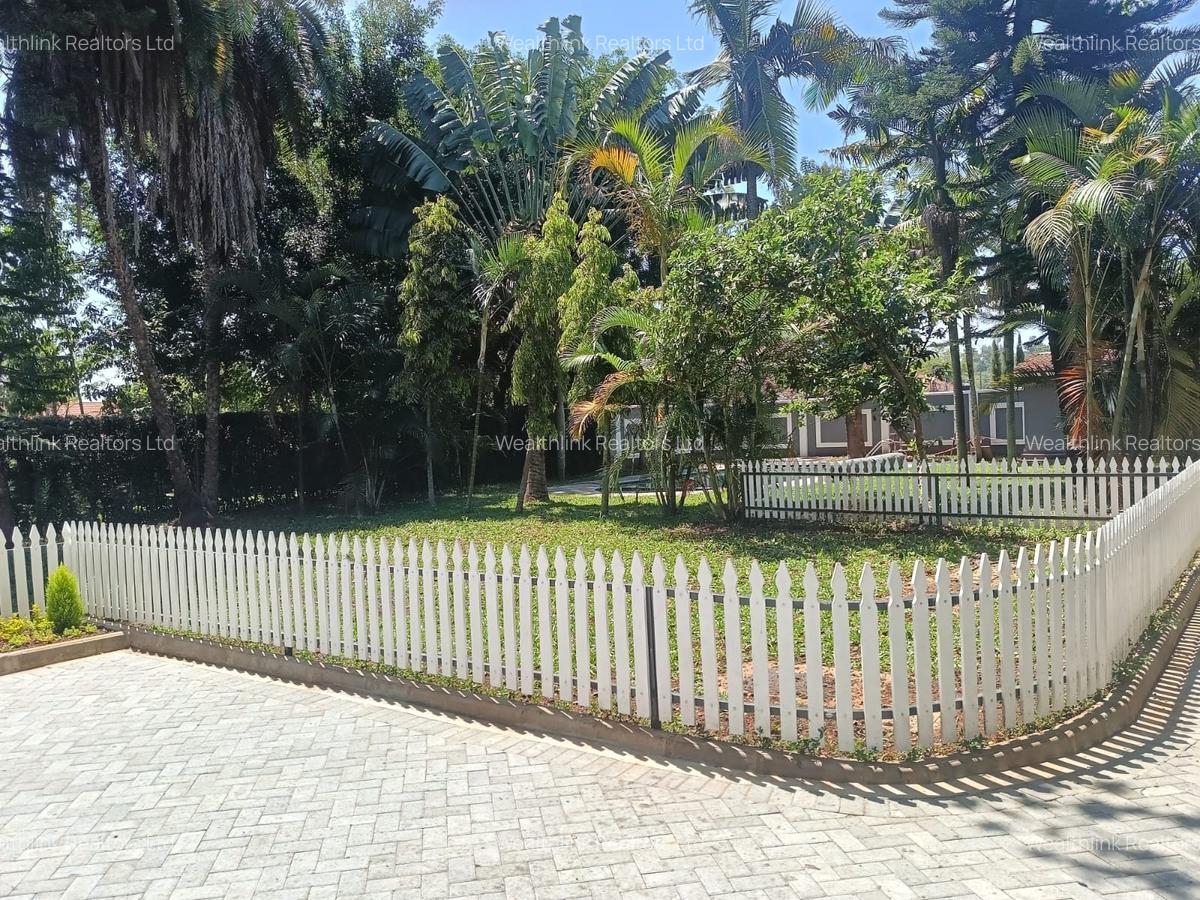 5 Bed House with En Suite at Garden Estate - 12
