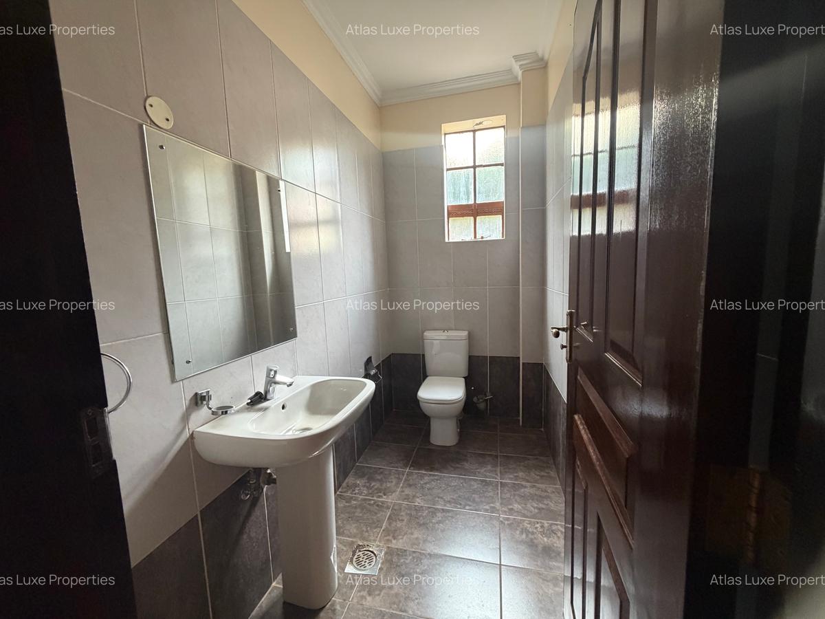 4 Bed Townhouse with En Suite at Rosslyn - 8