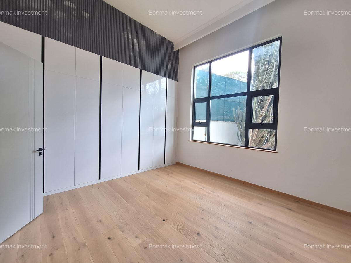 5 Bed Townhouse with En Suite at Lavington Green - 15