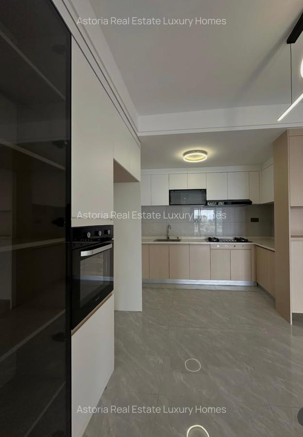 3 Bed Apartment with En Suite in Lavington - 3