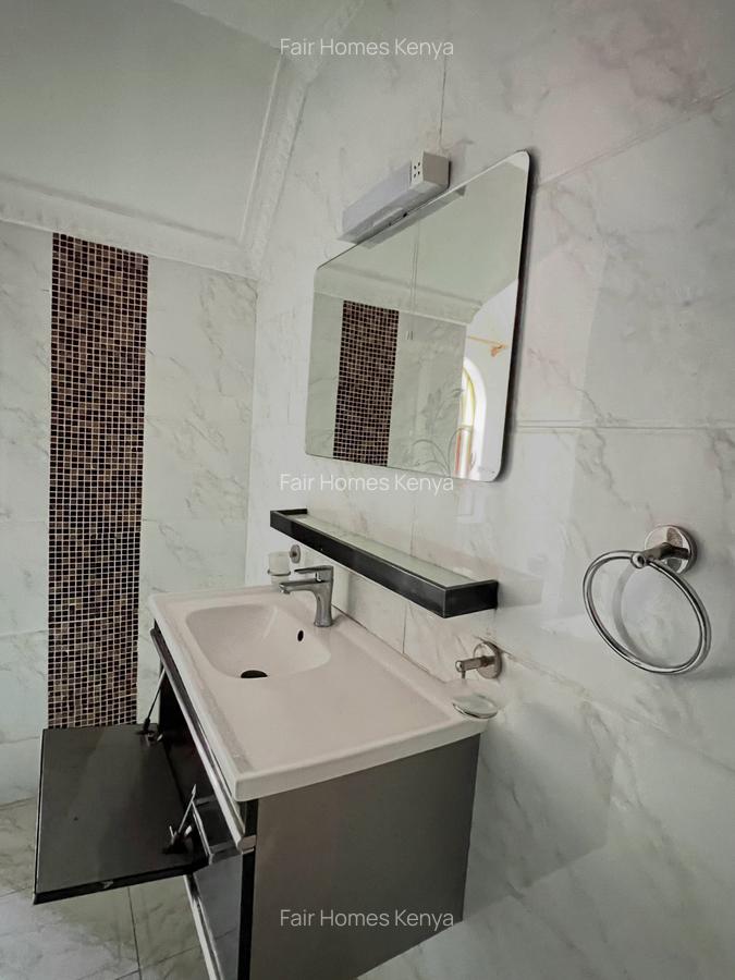 5 Bed Townhouse with En Suite at Othaya Road - 20