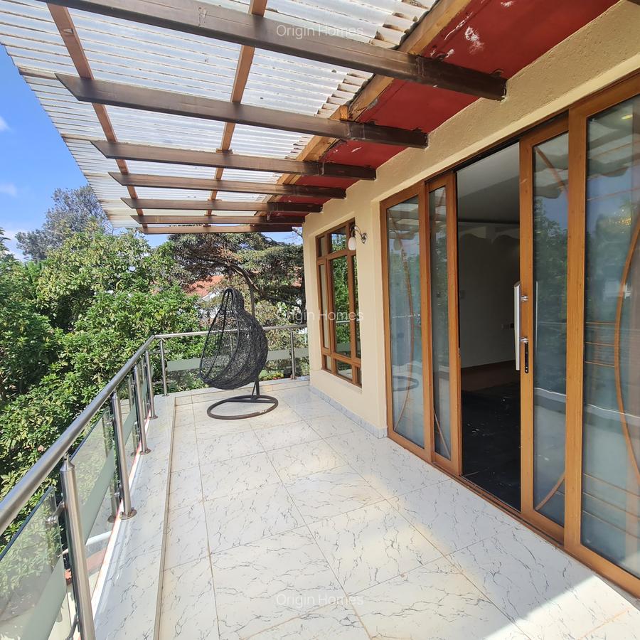 4 Bed Townhouse with En Suite at Lavington - 19