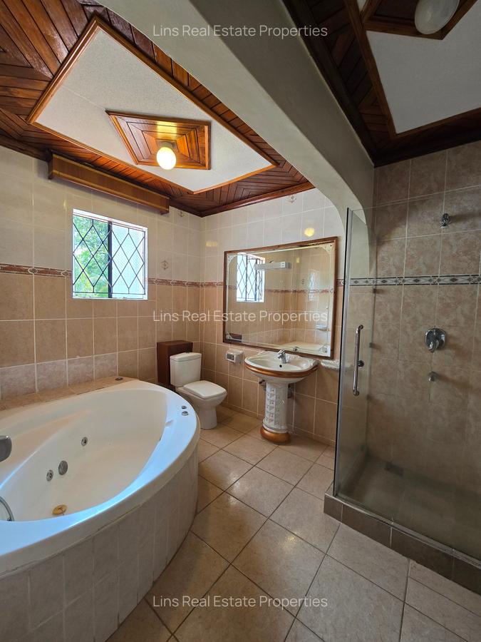 5 Bed House with En Suite in Runda - 11