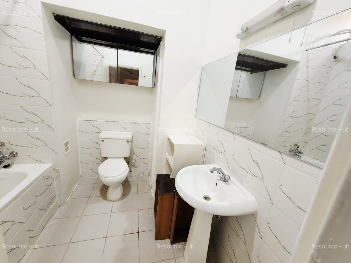 4 Bed House with En Suite at Lavington - 20