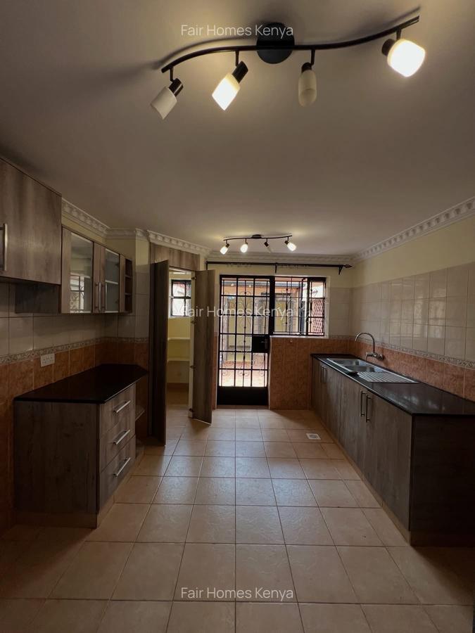 5 Bed Townhouse with En Suite at Convent Drive - 6