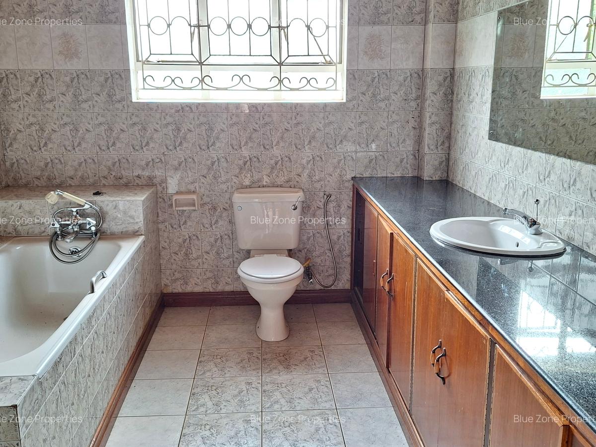 6 Bed House with En Suite at Off Redhill Dr - 18
