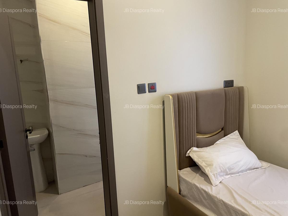 4 Bed Apartment with En Suite at Parklands - 8