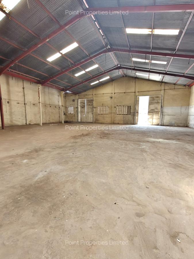 Warehouse with Parking in Industrial Area - 4