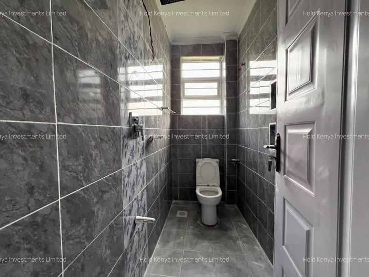 4 Bed House with En Suite at Riverside Drive - 11