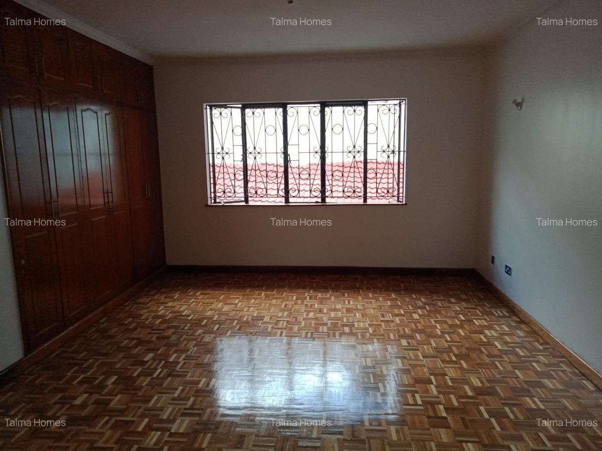 4 Bed Townhouse with En Suite at Lavington Green - 11