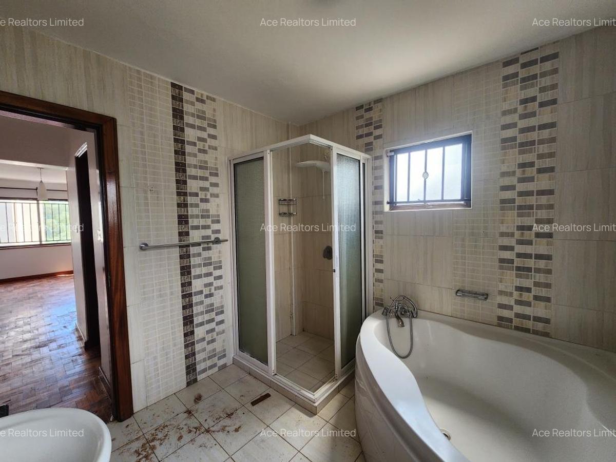 3 Bed Apartment with En Suite at Hatheru Road - 9