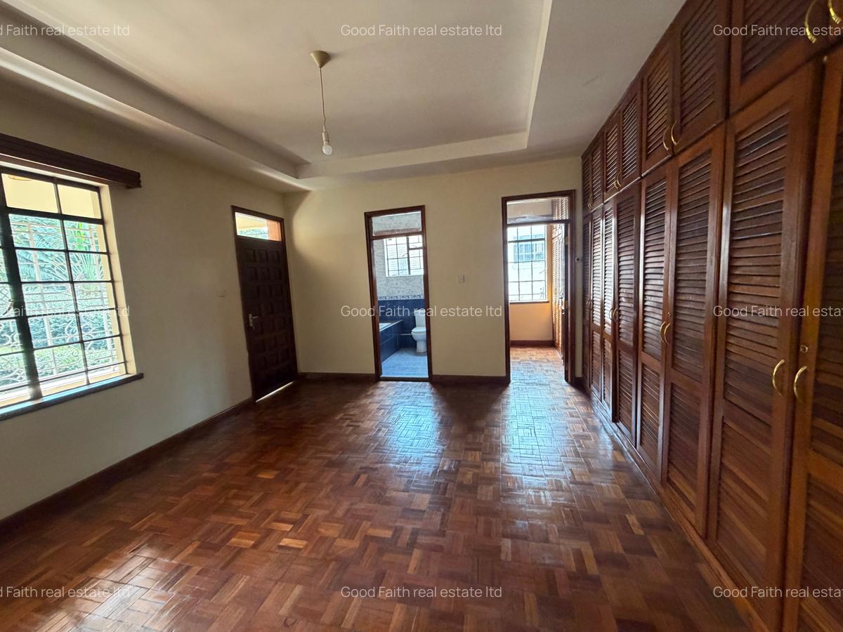 5 Bed House with En Suite in Runda - 12