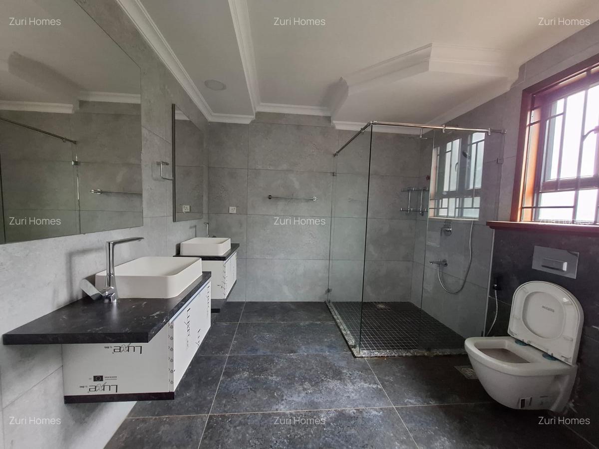 6 Bed Townhouse with En Suite in Lavington - 16