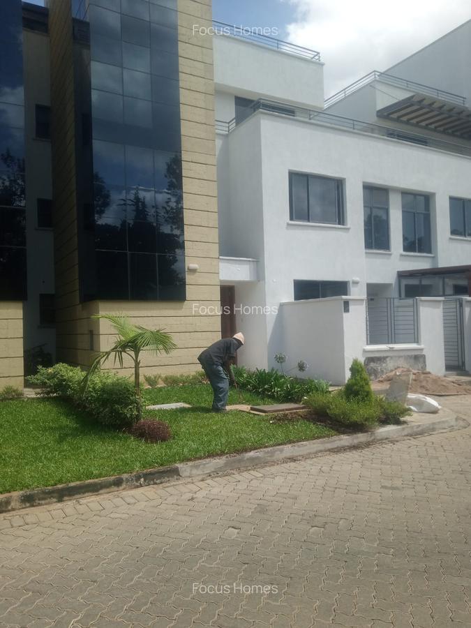 4 Bed Townhouse with En Suite in Lavington - 15