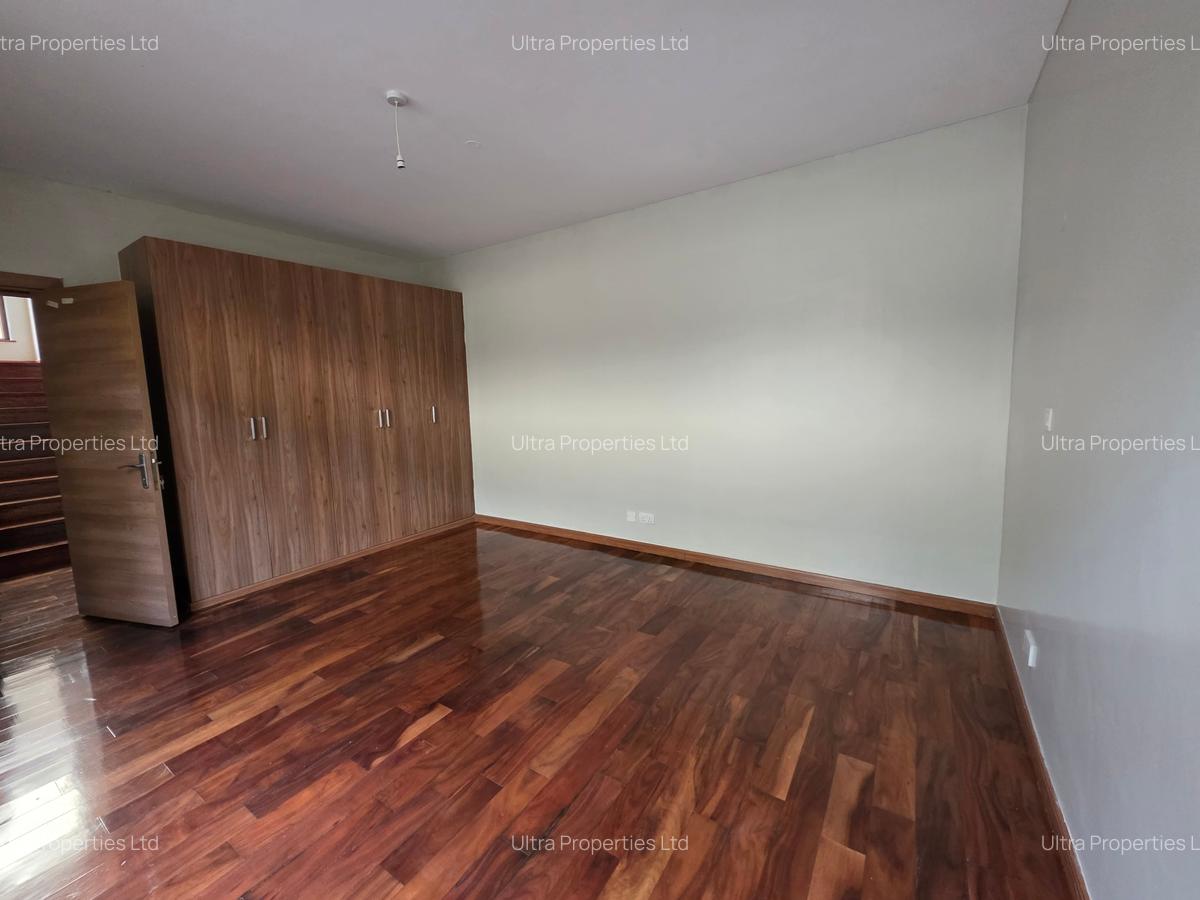 5 Bed Townhouse with En Suite in Lavington - 15