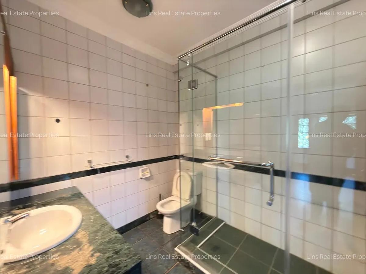 5 Bed Townhouse with En Suite in Runda - 13