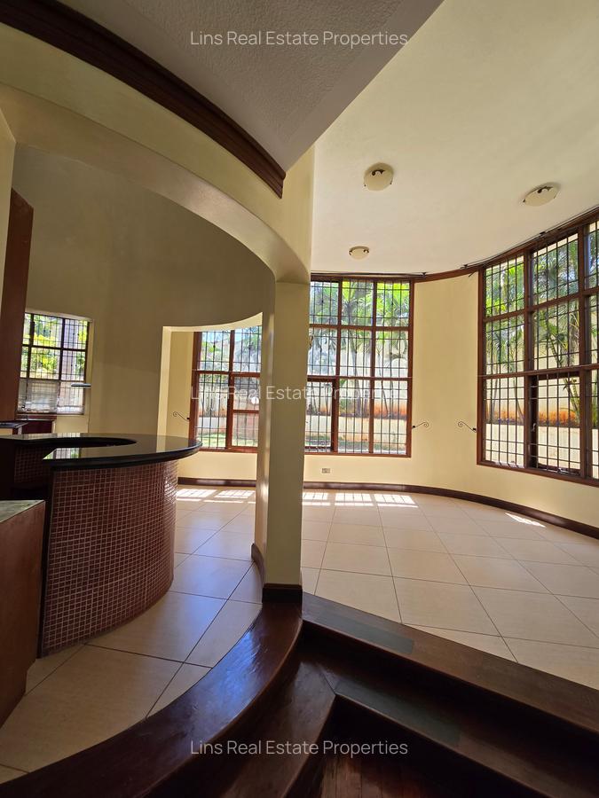 4 Bed House with En Suite in Hill View - 6
