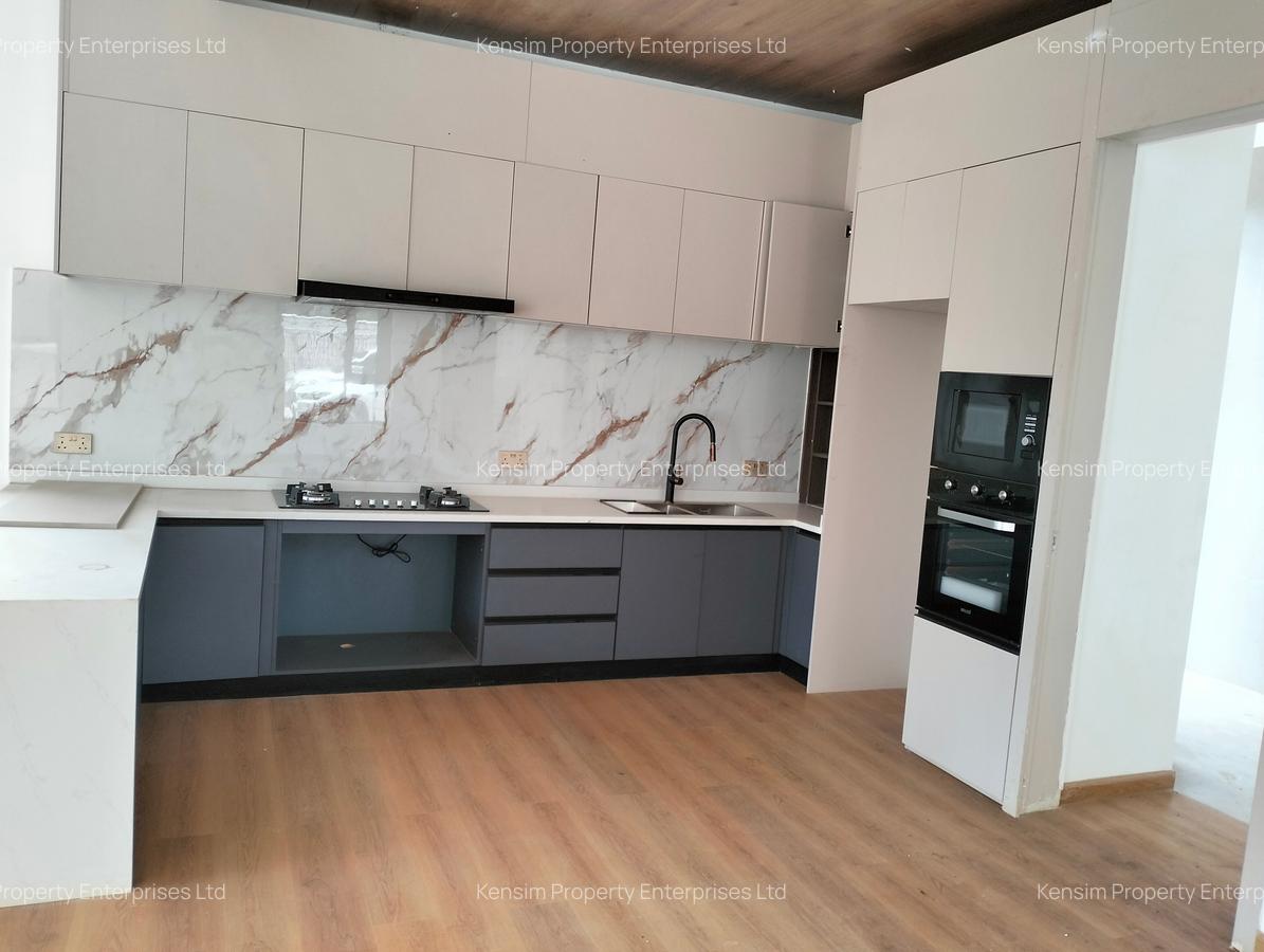 5 Bed Townhouse with En Suite in Lavington - 3
