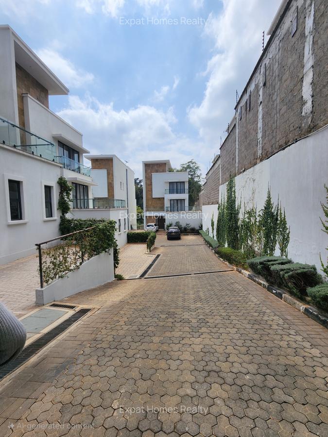 4 Bed Villa with En Suite in Lavington - 1