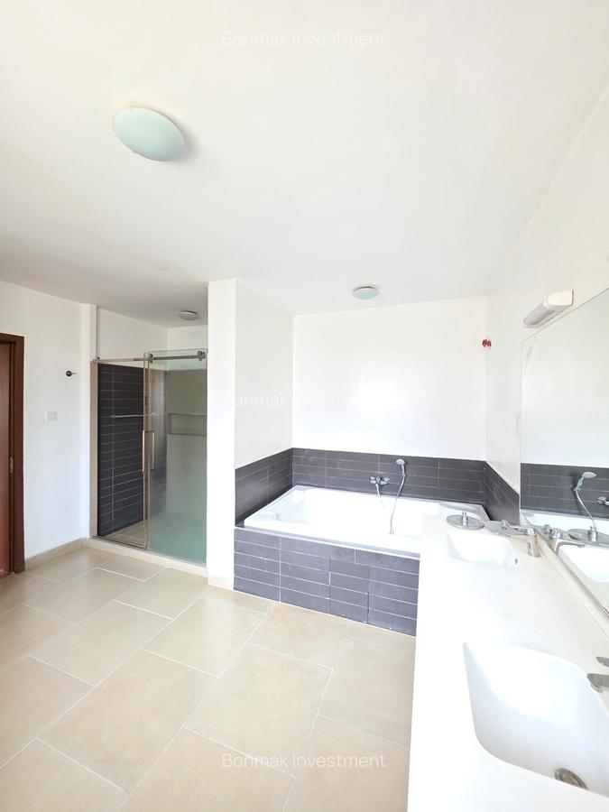 5 Bed Townhouse with En Suite at Lavington Green - 18