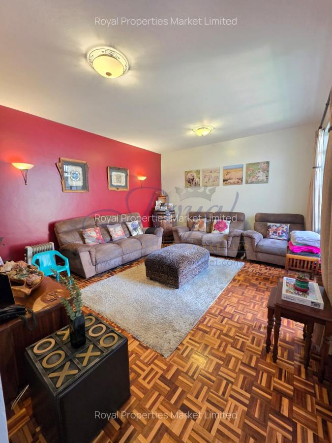 4 Bed House with En Suite in Lavington - 1