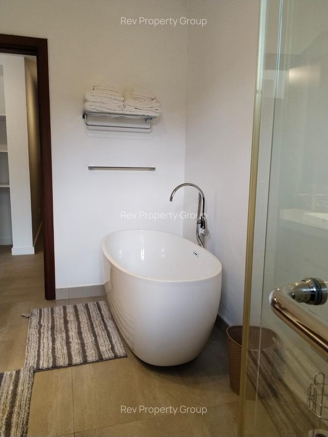 4 Bed Townhouse with En Suite in Gigiri - 13
