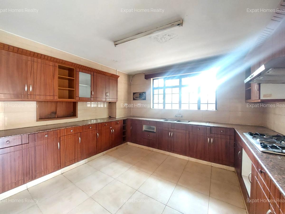 4 Bed House in Lavington - 2