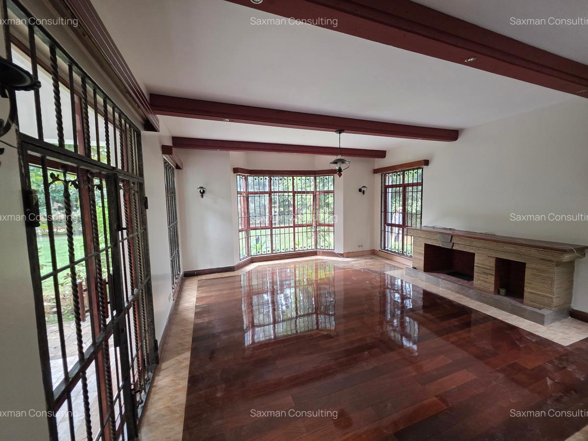 5 Bed House with En Suite in Runda - 1